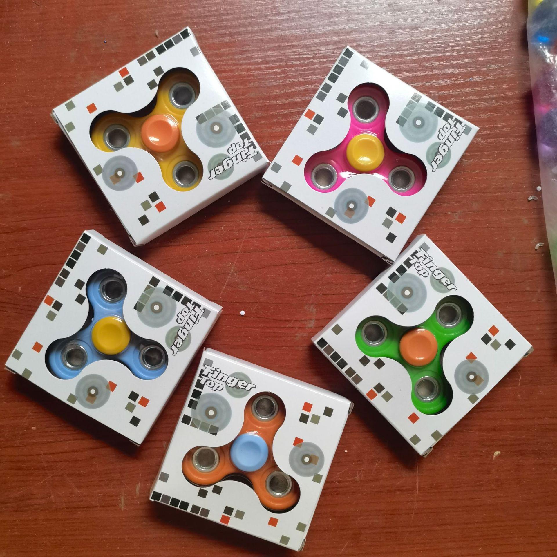 

Красочный НЛО Светящийся Музыкальный Гироскоп: Развивающая вращающаяся игрушка и маленький подарок для детей