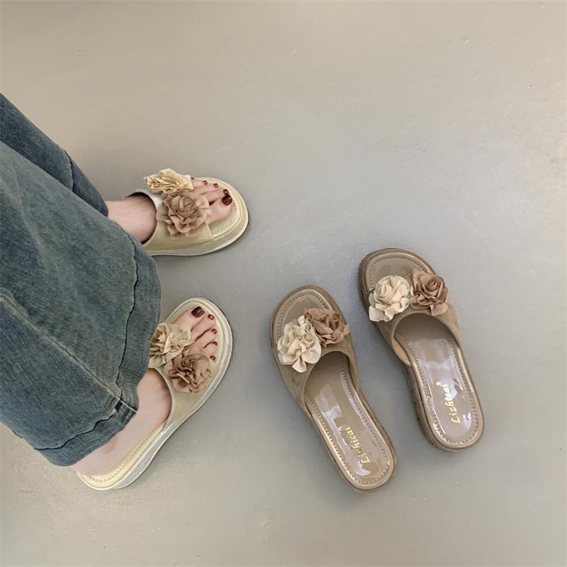 Retro Non-slip Flat Bottom One-word Flower Women's Shoes To Wear 2025 New Summer Fashion Casual Sandals