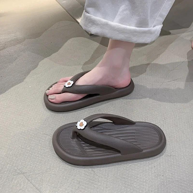 

Модные женские тапочки 2025 Горячие продажи Домашние однотонные тапочки с перемычкой для пальца Уличные модные повседневные удобные женские сандалии 40-41