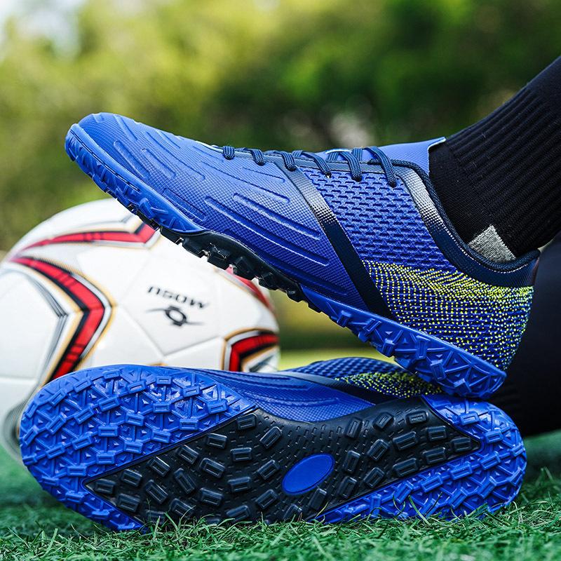 

2 autumn new children s low-top football shoes, spiked broken diced students, couple game training 6- 46