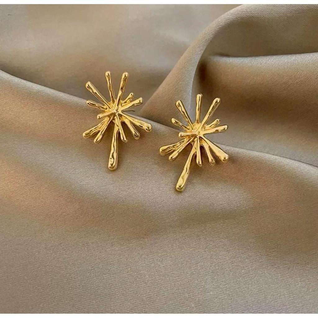 Used Earrings, luxury, gold, high-class, elegant, mature, sophisticated, accessory
