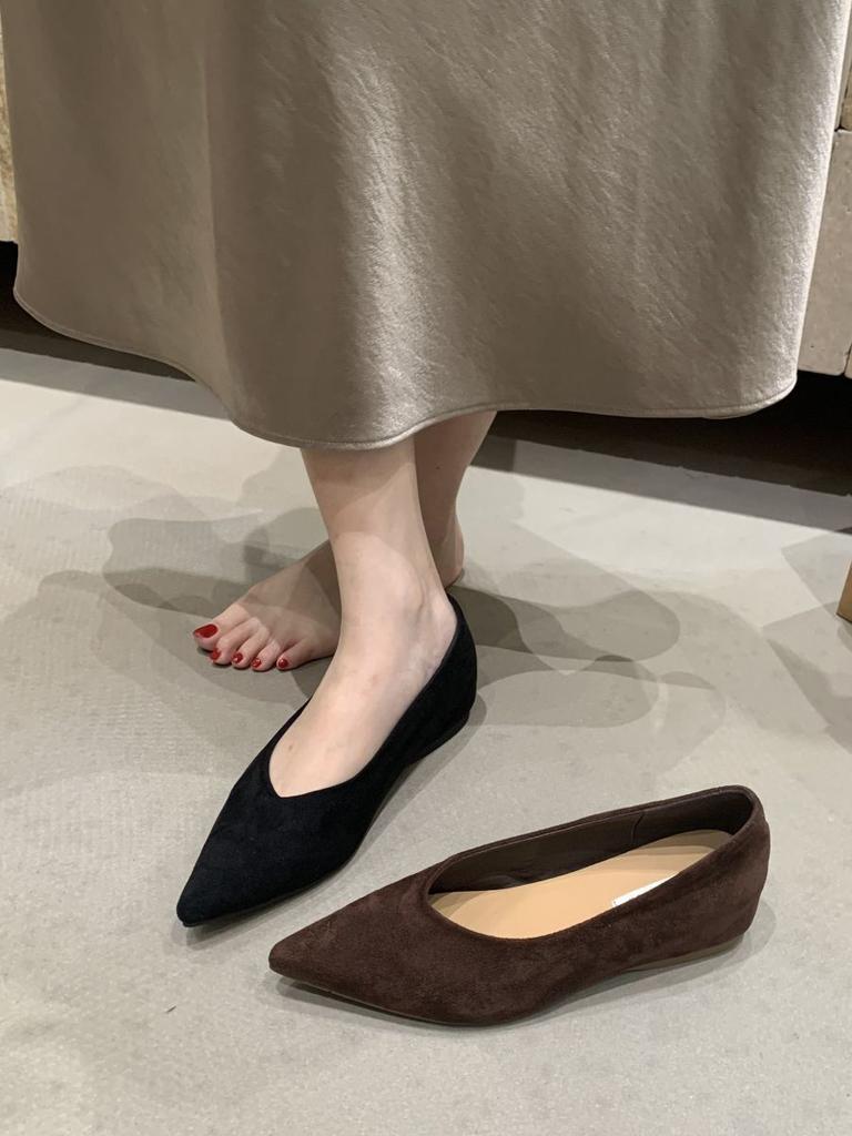 Shallow single shoes, women's height increase, French pointed head suede, thin one-pedal Doudou shoes, commuting is not tired, women with laden shoes