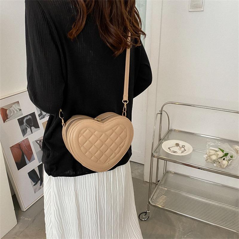 Rhombus Embroidery Thread Small Bag Women's Summer New Popular Fashion Chain Messenger Bag Simple Casual Heart Bag