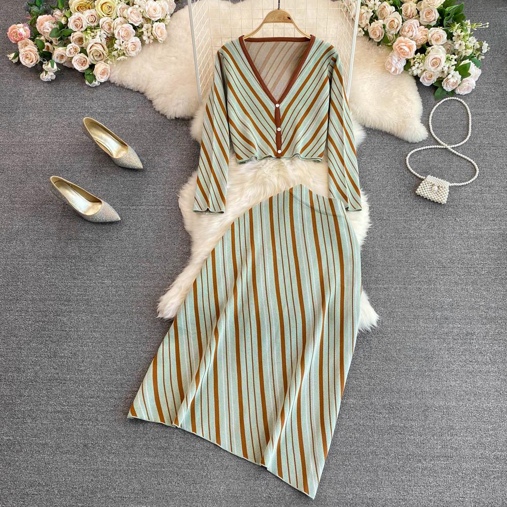 

Нежный v-образный вырез, тонкий, с высокой талией, короткий полосатый вязаный кардиган, юбка с высокой талией, модный комплект из двух предметов