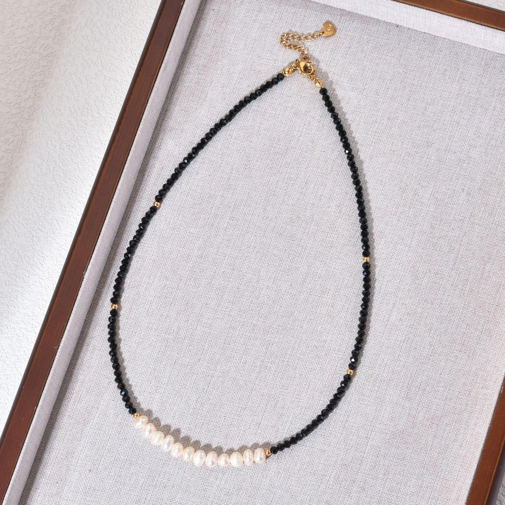 Elegant Freshwater Pearl & Black Glass Beaded Necklace - Luxurious, Non-Fading Clavicle Chain for Women