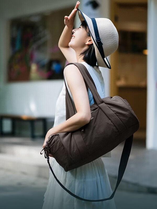 OIWAS Lightweight Sports & Gym Duffel Bag