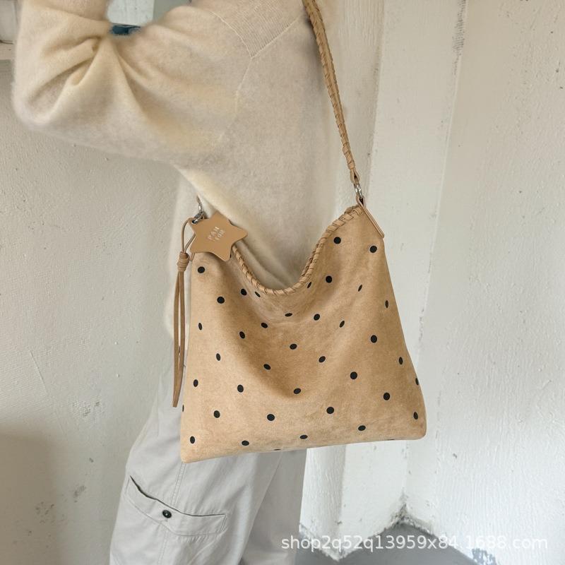 New fresh polka dot shoulder armpit bag sweet and relaxed student high value tote bag