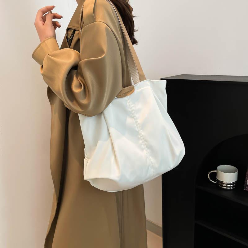 Chic And Spacious Canvas Tote Bag For Women Perfect For Casual Travel And Daily Use