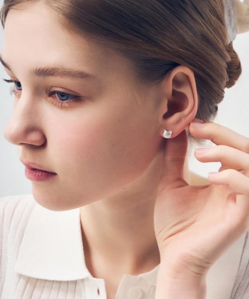 Dana Burton [925 Silver] Frost Cat Stud Earrings