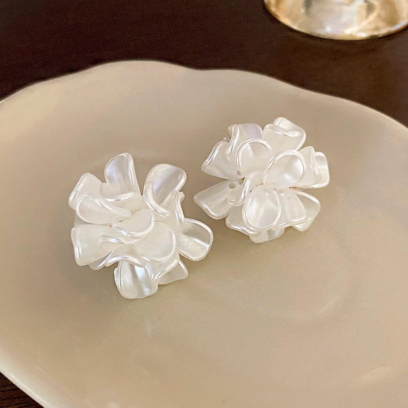 Ice quenched blue flower artificial crystal fringed earrings Cool wind temperament stud earrings Internet celebrity earrings