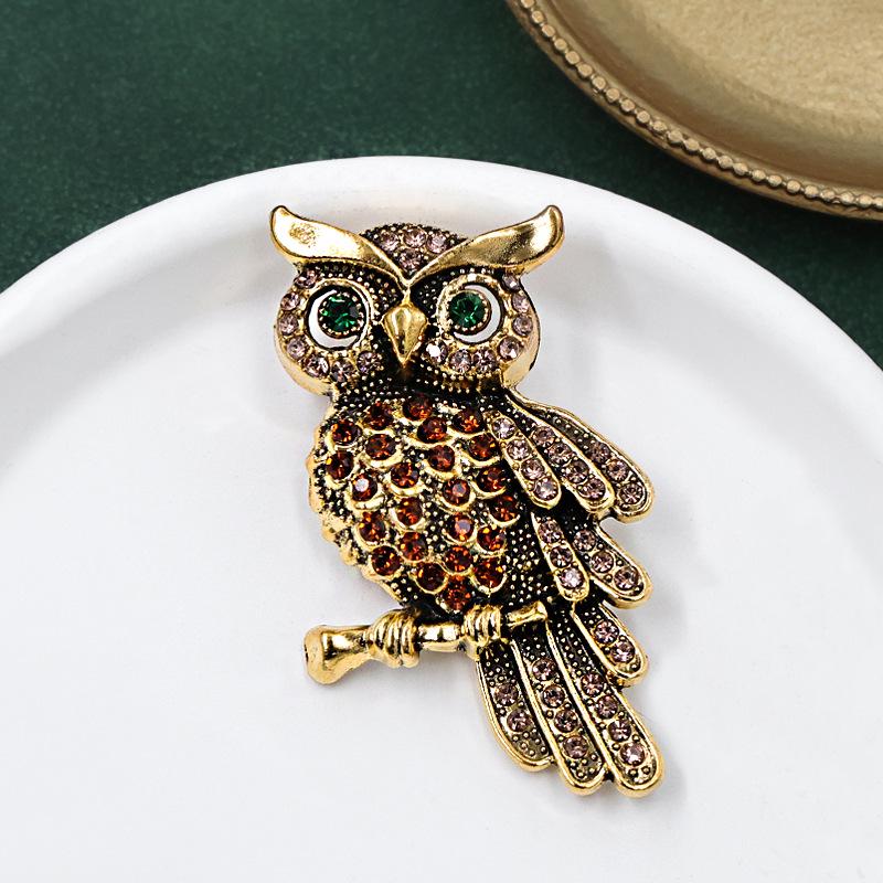 European Retro Rhinestone Owl Brooch - Animal Shaped Lapel Pin for Fashionable Suit Accessory
