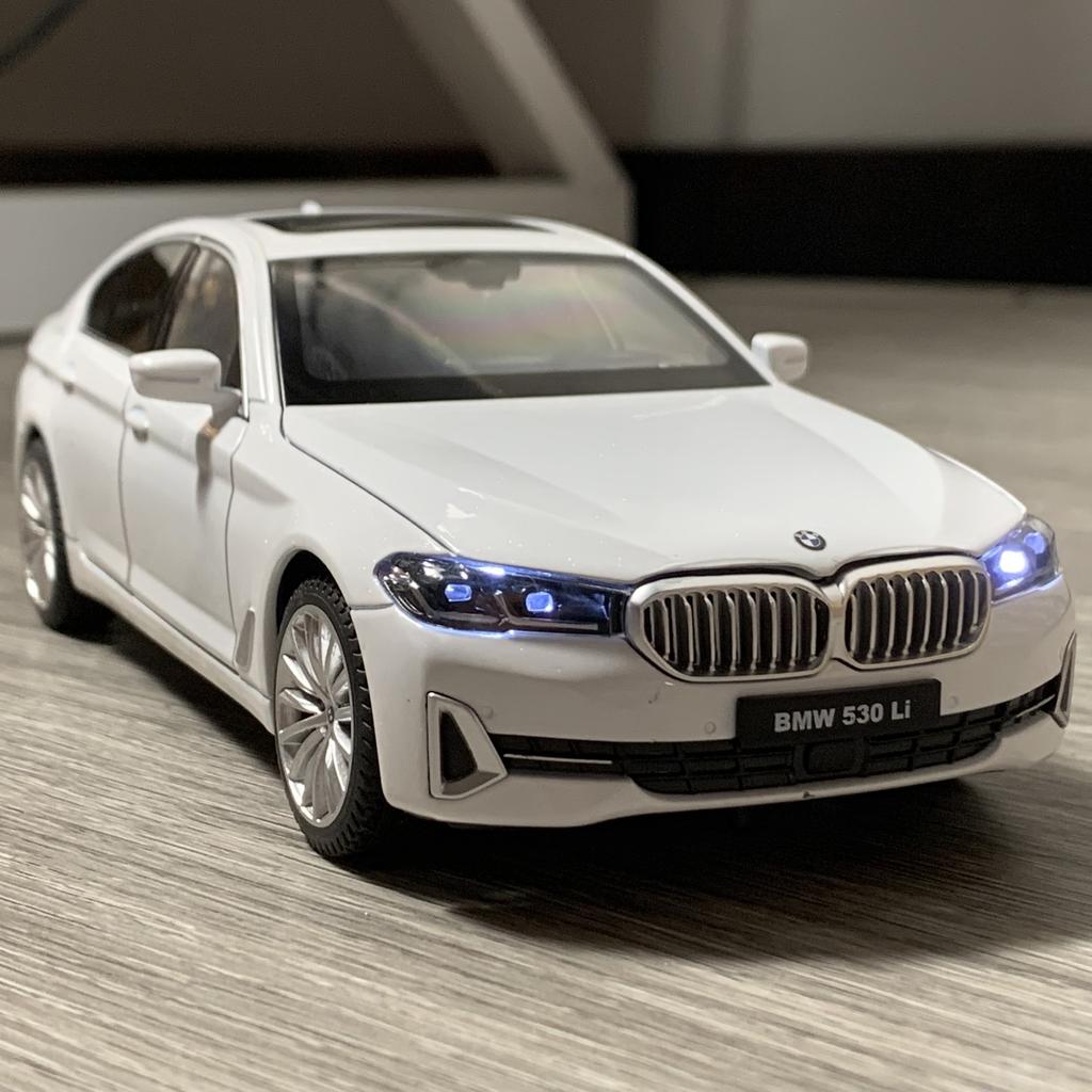 1:24 BMW 530LI Limousine Alloy Car Diecasts & Toy Vehicles Car Model Miniature Scale Model Car Toy For Children Birthday Present