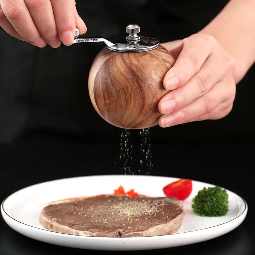 Ceramic Grinding Core Spherical Pepper Grinder Wooden Manual Pepper Grinder  for Grilling Frying