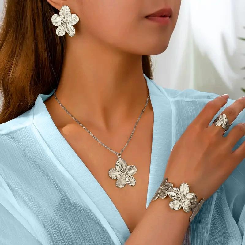 5pcs Elegant Golden-Tone Floral Jewelry Set - Vintage Style, Includes Necklace, Bracelet, Ring,and Earrings Ideal for Daily Wear