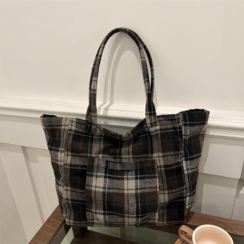 Luxurious Large Tote Bag For Women Stylish Plaid Design Perfect For Fall And Winter