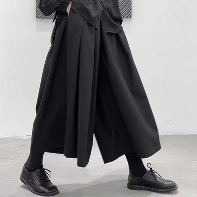 Pantalones de Pierna Ancha para Hombre Estilo Gótico Oscuro Sueltos Cortos Hakama de Cintura Alta Pantalones Rectos de Nueve Puntos para Pantalones de Samurái