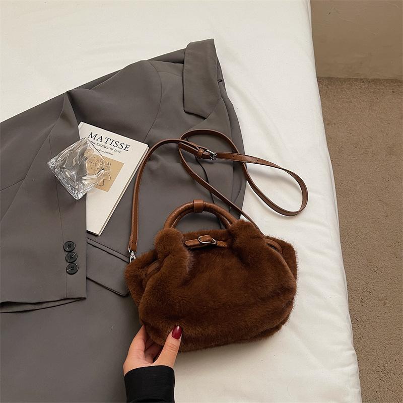 

Autumn and winter plush bag women s new fashion versatile messenger bag plush bag portable small bag