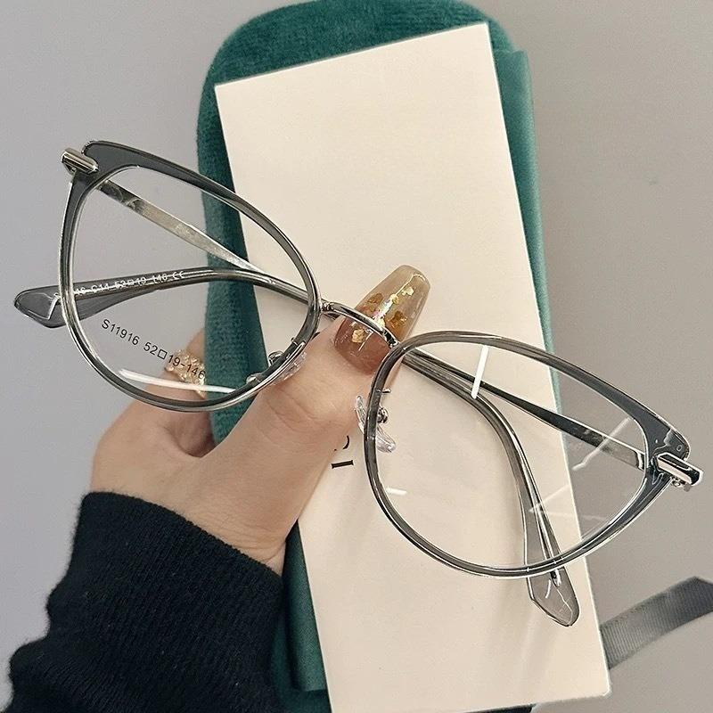 Cat Eye Frame Pochromic Glasses Anti -UV Glasses for Women Retro Anti Blue Light Glasses High-end Color Changing Glasses