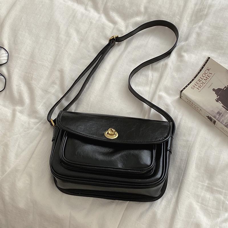 IELGY Women's Wedding Reception Red Bag, Retro Versatile Large-capacity Messenger Bag