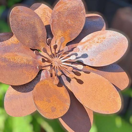 Yousheng Rustic Flower Ground Stake, Vintage Metal Garden Art, Weather-Resistant Rusted Iron Yard Decor for Lawn Pathway Patio and Planters