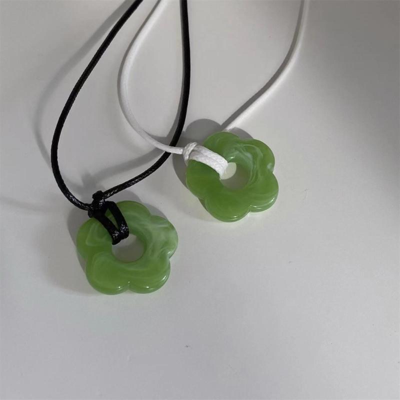 Unique Hollowed-Out Flower Pendant Necklaces Acrylic Material Flower Jewelry Pendant Choker Suitable for Any Occasion