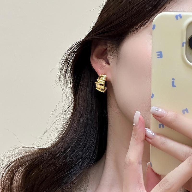 Vintage Irregular Hoop Earrings For Women Simple Wavy Round Hoop Earrings Party Wedding Jewelry Ear Accessories Gifts