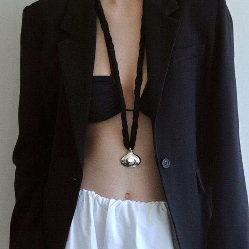 

Soorium BIG DROP SCARF NECKLACE SILVER CHAIN(SILVER) (KRW 48,000)