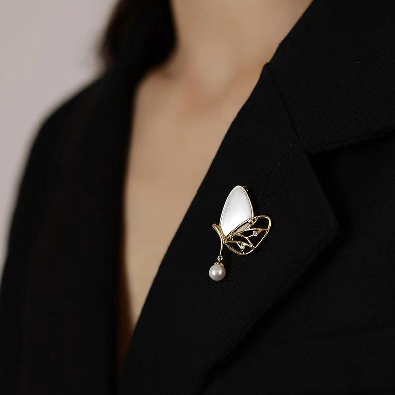 Butterfly High-end Style Brooch, Anti-glare Pin with Unique Design for A Niche Market.