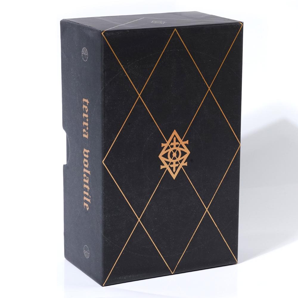 Terra Volatile Deluxe Silber Tarot Geschenkset mit lasergeprägtem Hardcover.
