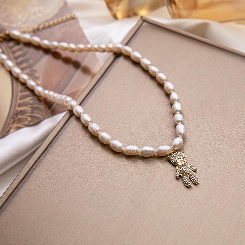 Náhrdelník z sladkovodních perel personalizovaný design medvědí přívěsek osazený diamanty řetěz na svetr méně na krční řetízku