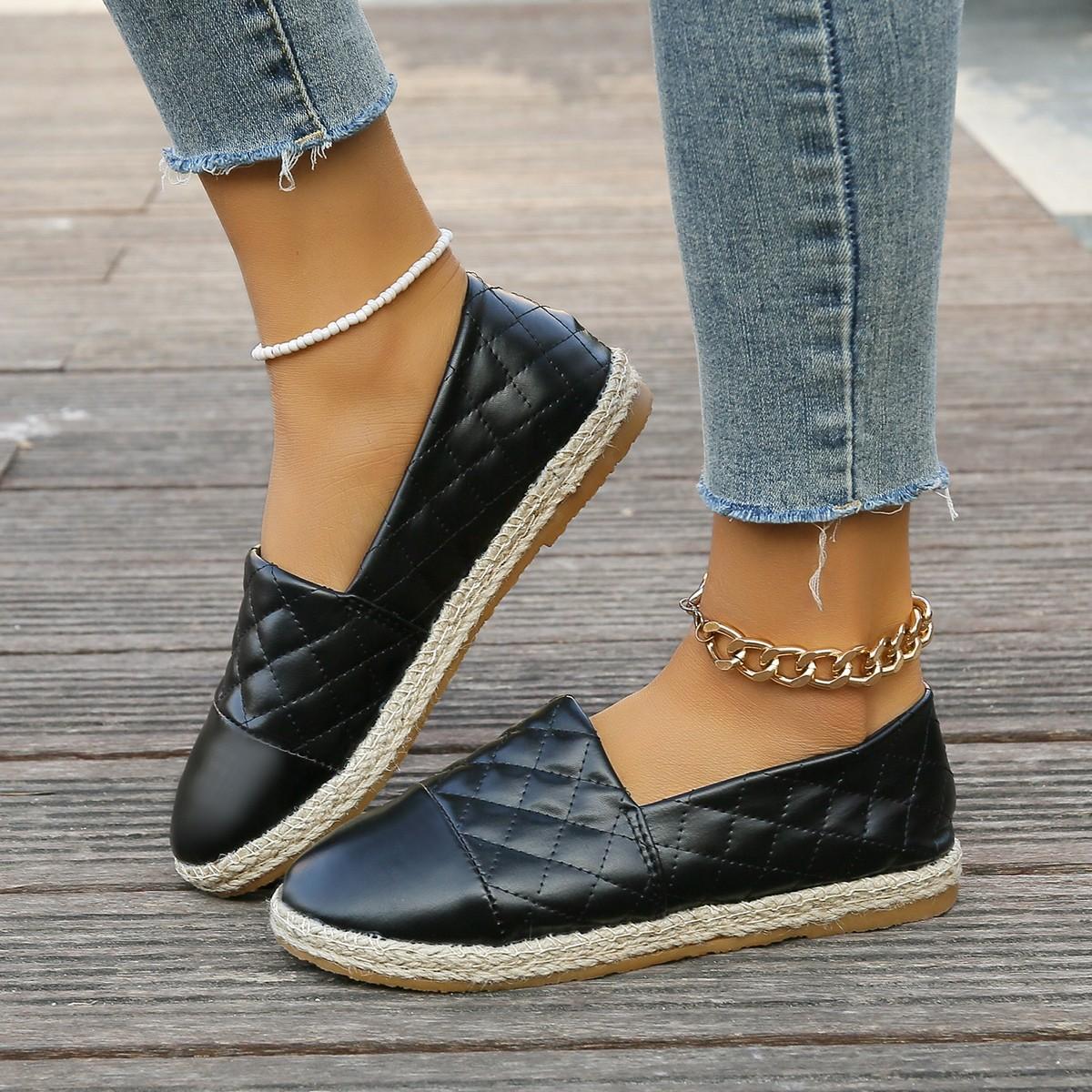 

Korean-style, large-size casual flat-soled single shoes, new in the autumn of 2024, lazy, one-pedal shallow-mouth Doudou shoes, women 35 чёрный