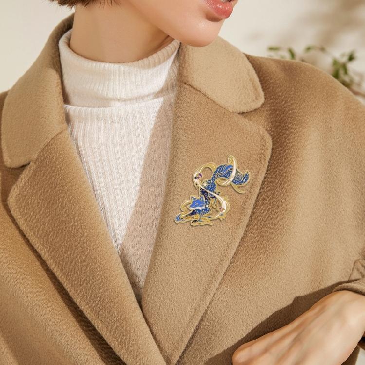 Sturdy Zinc Alloy Foxes Pin Featuring Starry Detailing Secure Clasp Foxes Brooch Ideal For Casual Or Formal Occasions