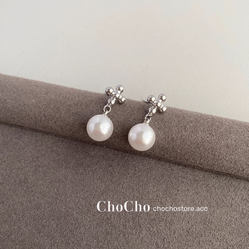 

Chocho/Ouyang Nana Same Pearl Earrings Niche Design High-Grade Versatile Personalized Ear Studs Earrings Women 925 silver needle