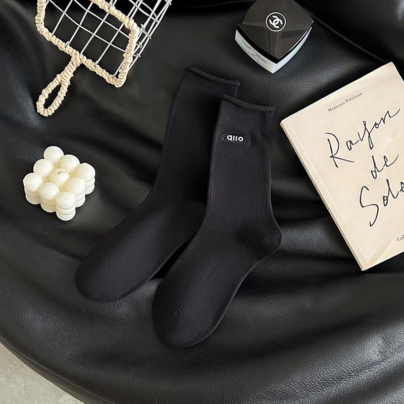 Women's Fall New Solid Color Embroidery Letter Boneless Tube Pile Socks