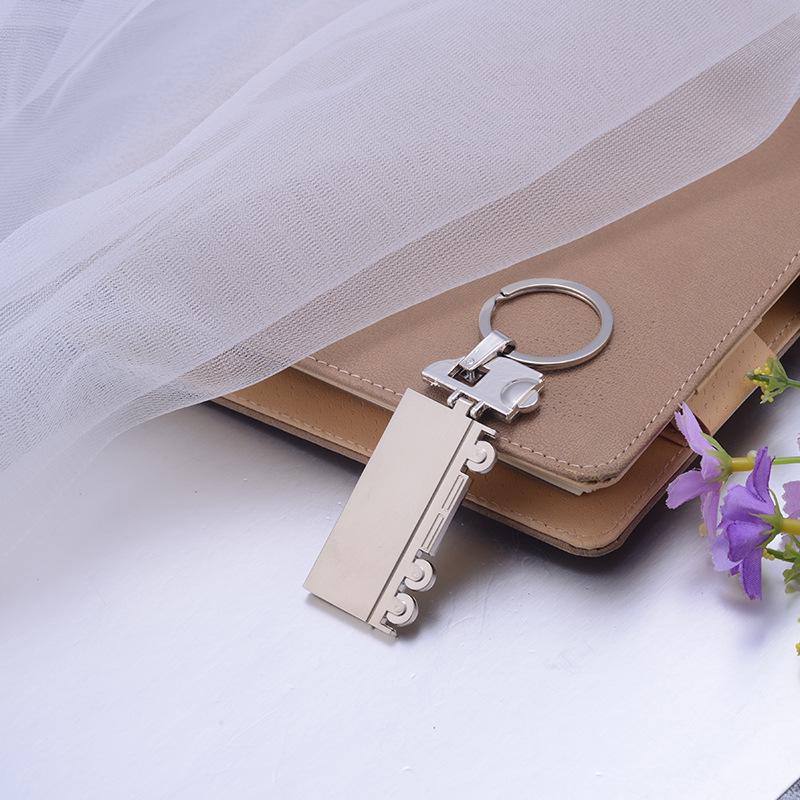 Breloc metalic personalizabil cu camion - Gravare logo pentru cadouri promoționale