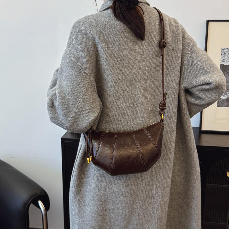Foreign Trade Niche Super Fire Dumpling Bag Women's 2025 New Autumn and Winter Popular Fashion Shoulder Messenger Bag Versatile Croissant Bag