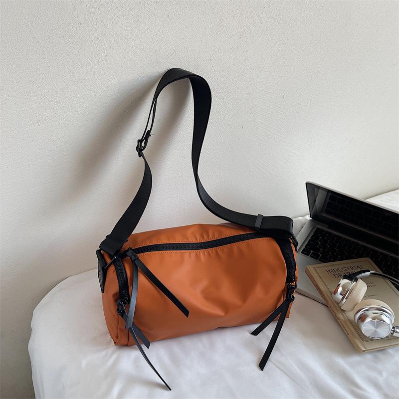 Large capacity fashion sports fitness messenger bag 2025 autumn new casual simple niche shoulder bag commuter bag