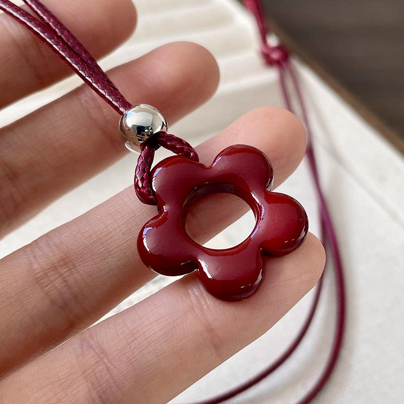 New Unique Simple Flower Long Rope Necklace Women Hollow Flower Pendant Necklace Adjustable Knot Sweater Chain Party Jewerly