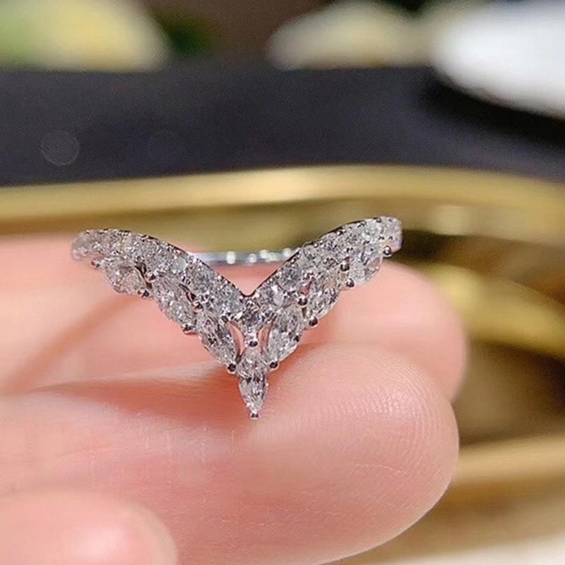 Huitan Elegantní dámský prsten ve tvaru V Módní minimalistický styl Oslnivý kubický zirkon Vysoká kvalita Luxusní pro ženy