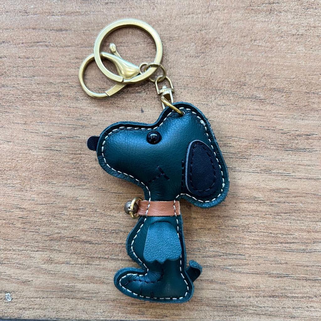 Couche supérieure Cuir de vache Fait main Zodiac Chien Pendentif en cuir Mignon Snoopy Porte-clés de voiture Pour femmes Fourreau de livre