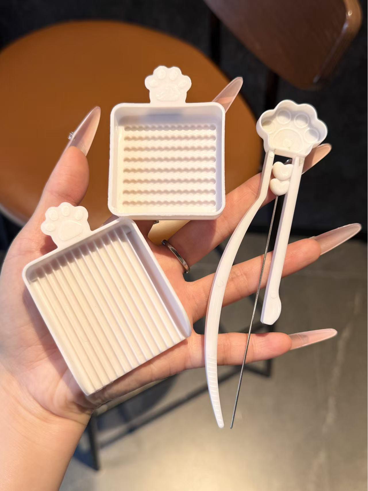 

Colorful Line-Drawing Style Pegboard: 52 High-Temperature Resistant Pegs for DIY Perler Beads Crafts