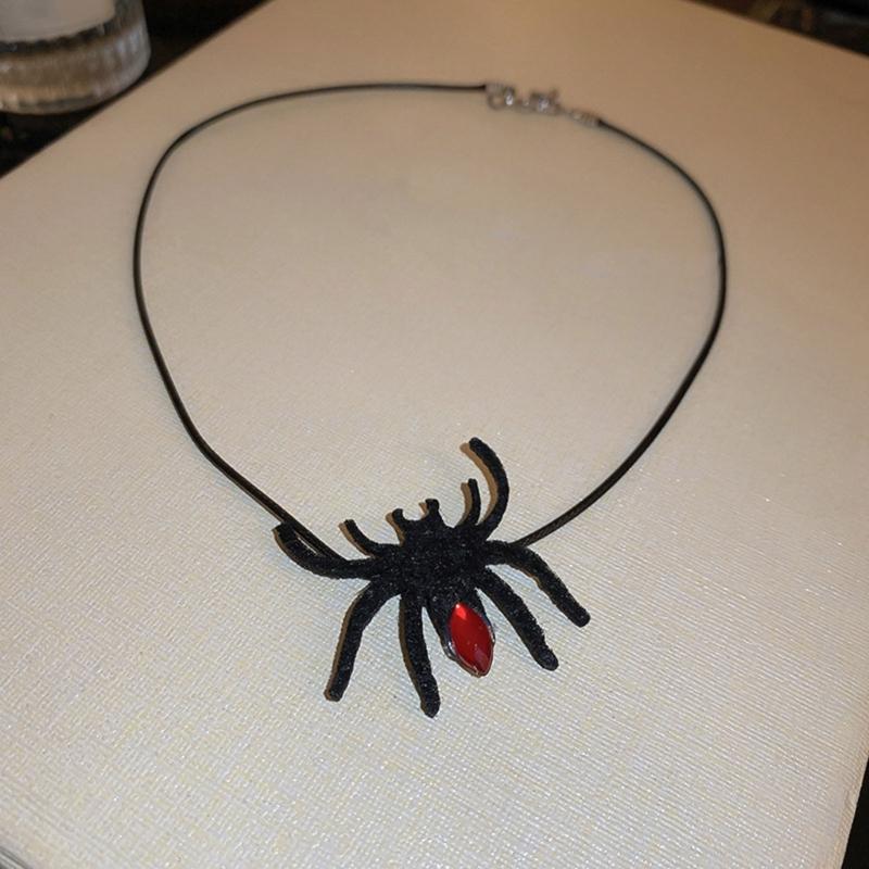 Halloween Bat Necklace Unique Braided Rope Necklace Eye catching Bat Hat Spiders Clavicle Chain for Halloween Jewelry