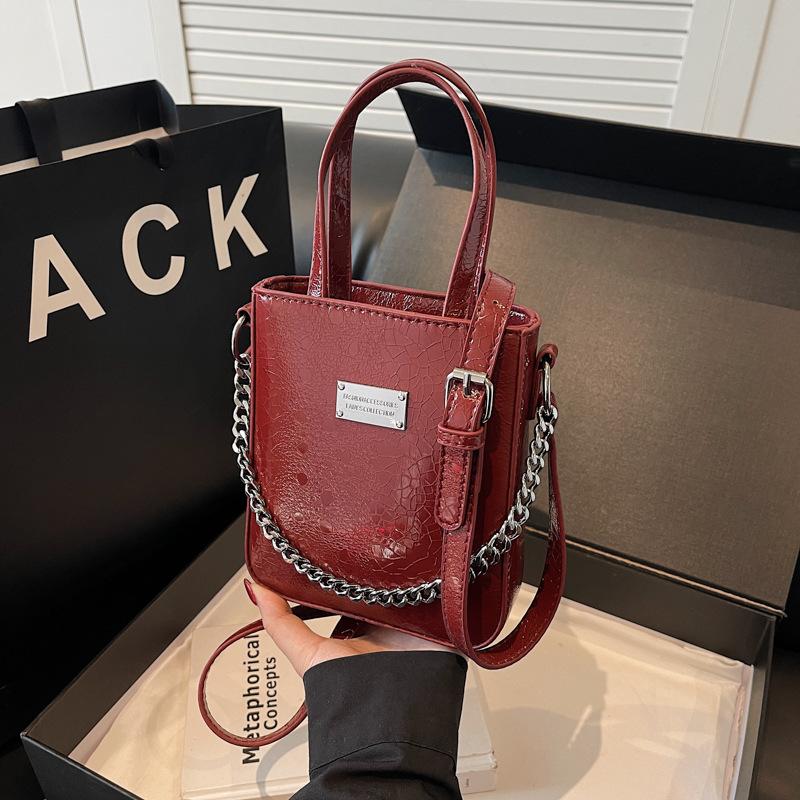 

Premium texture handbag women s spring and summer 2025 new versatile fashion niche Korean version casual messenger bag бордовый