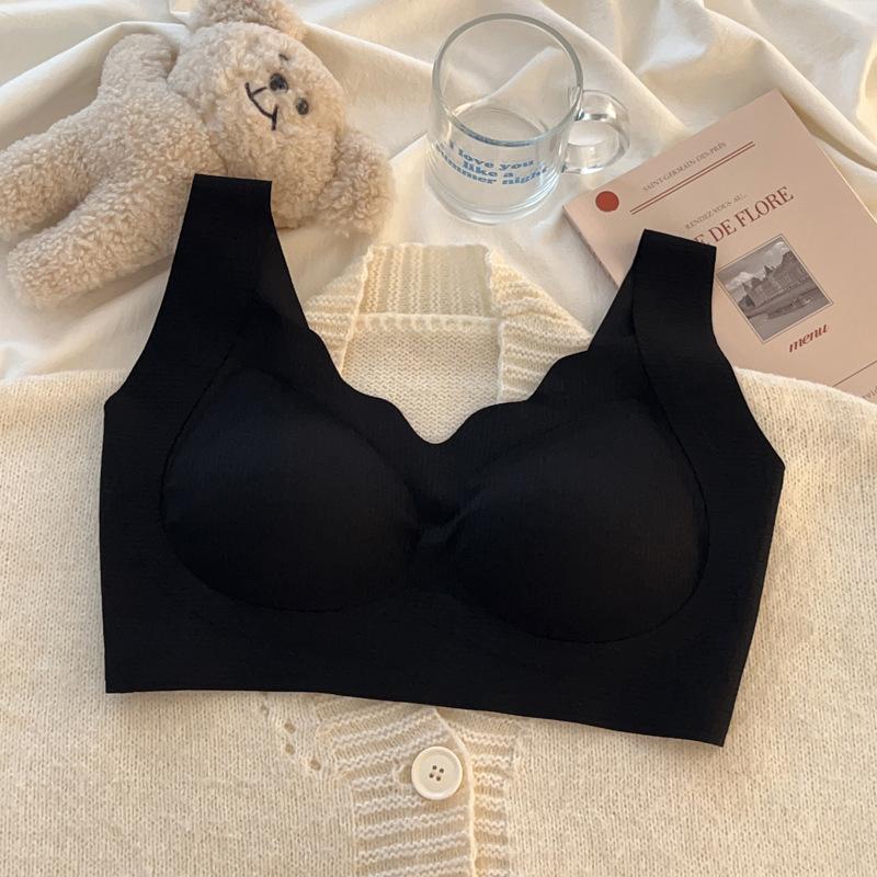 

Foundation Seamless Women’s Plus Size Lift & Minimize Push-Up Bra with Breathable Chest Pad S чорний