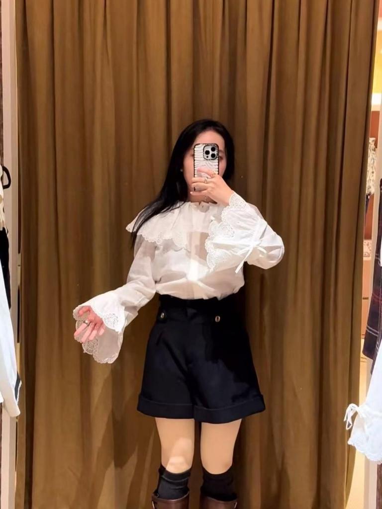 2025 Fall/Winter Women's White Check Doll Collar Lace Bell Sleeve Shirt