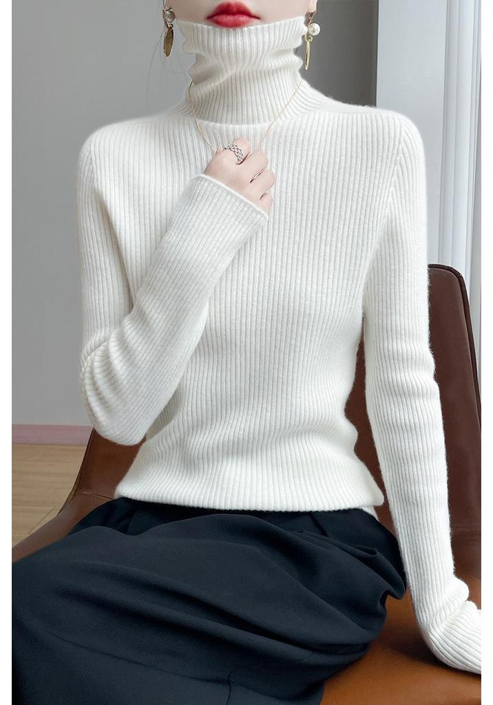 Elegant Knit Turtleneck Sweater: Super Elastic with Wrinkled Stacked Design