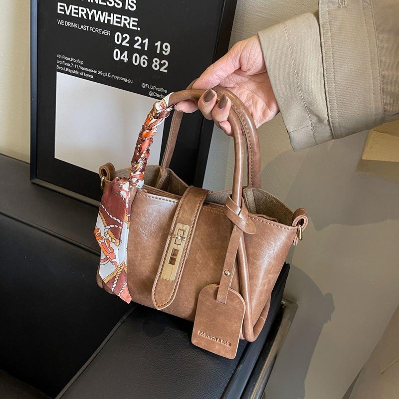 Premium small bag women's bag autumn and winter versatile new texture versatile commuter messenger bag portable bucket bag