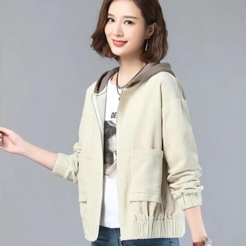 Dámský krátký kabát s kapucí s volným prošíváním na podzim a zimu