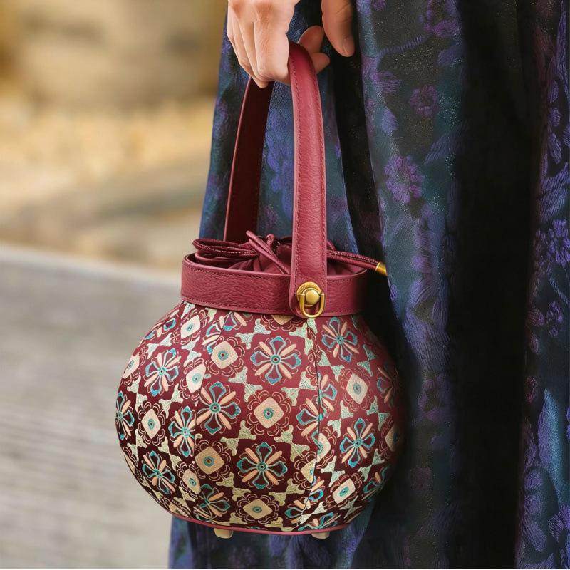 High Looks, Old Money Style, New Chinese Style, Non Lingering Fragrance, Cloud Gauze Lantern Bag, New Year's Style, Chinese Style Hand-held Bucket Bag
