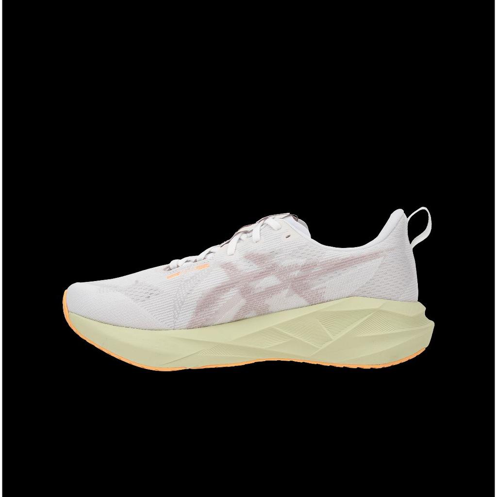 Asics Baskets Novablast 5 2E Large Blanc Fauve Homme 1011B975-101